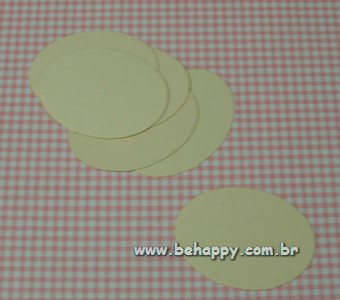 Cartozinho Oval em papelo marfim telado<